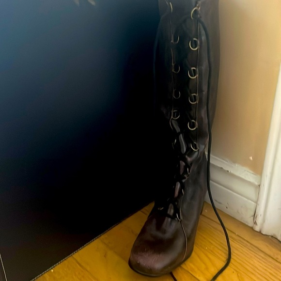 Boots plum colour leather upper  weather beaten look. Size 9 zip side and laces. - Picture 1 of 1